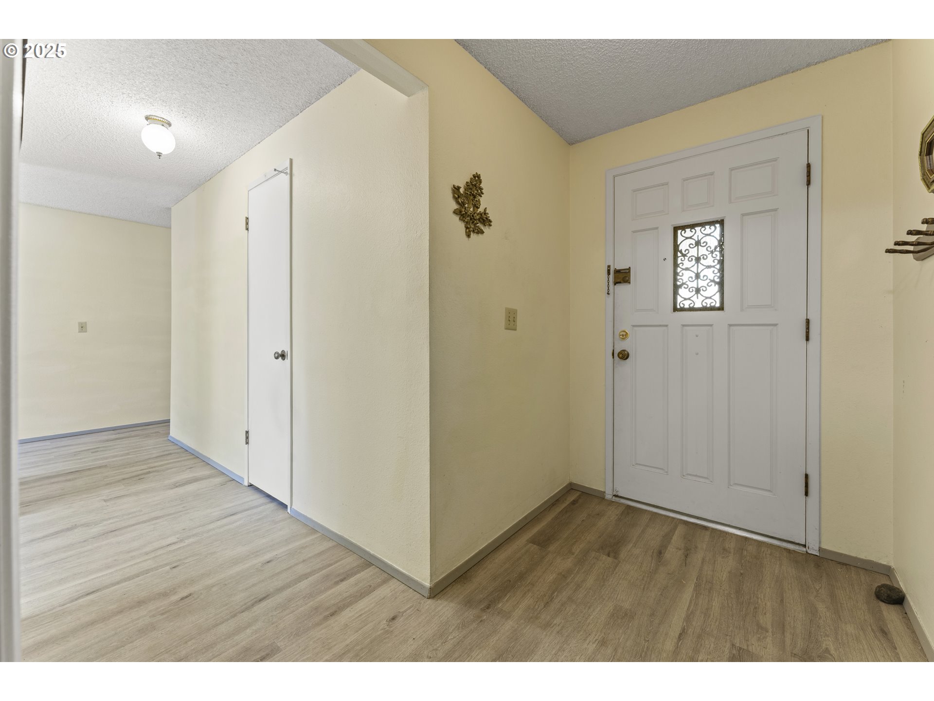 820 NE COCHRAN AVE