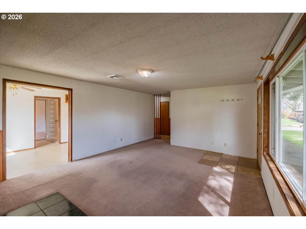 341 NE CAMBRIDGE CIR