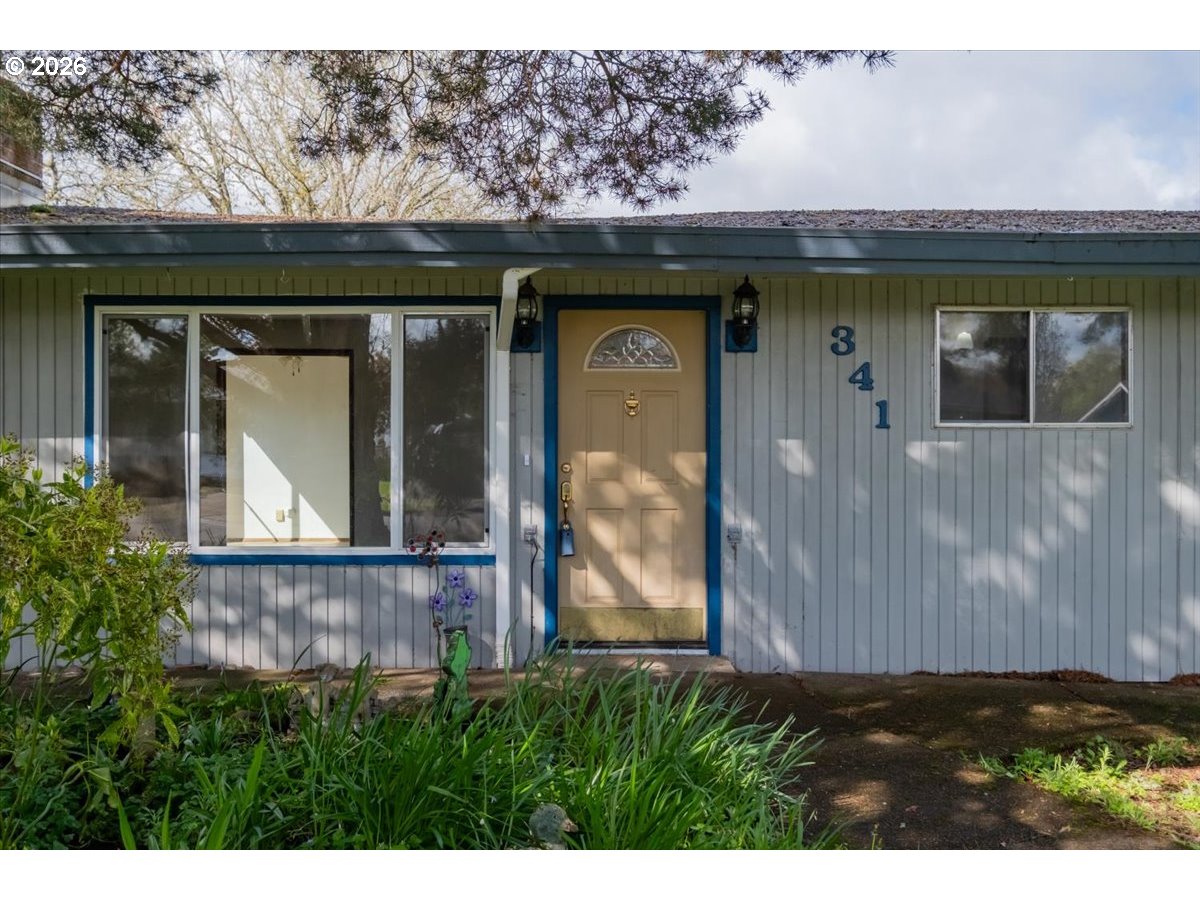 341 NE CAMBRIDGE CIR