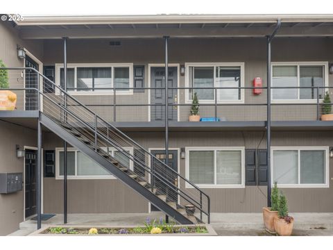 5931 SE MILWAUKIE AVE #6 Portland OR 97202