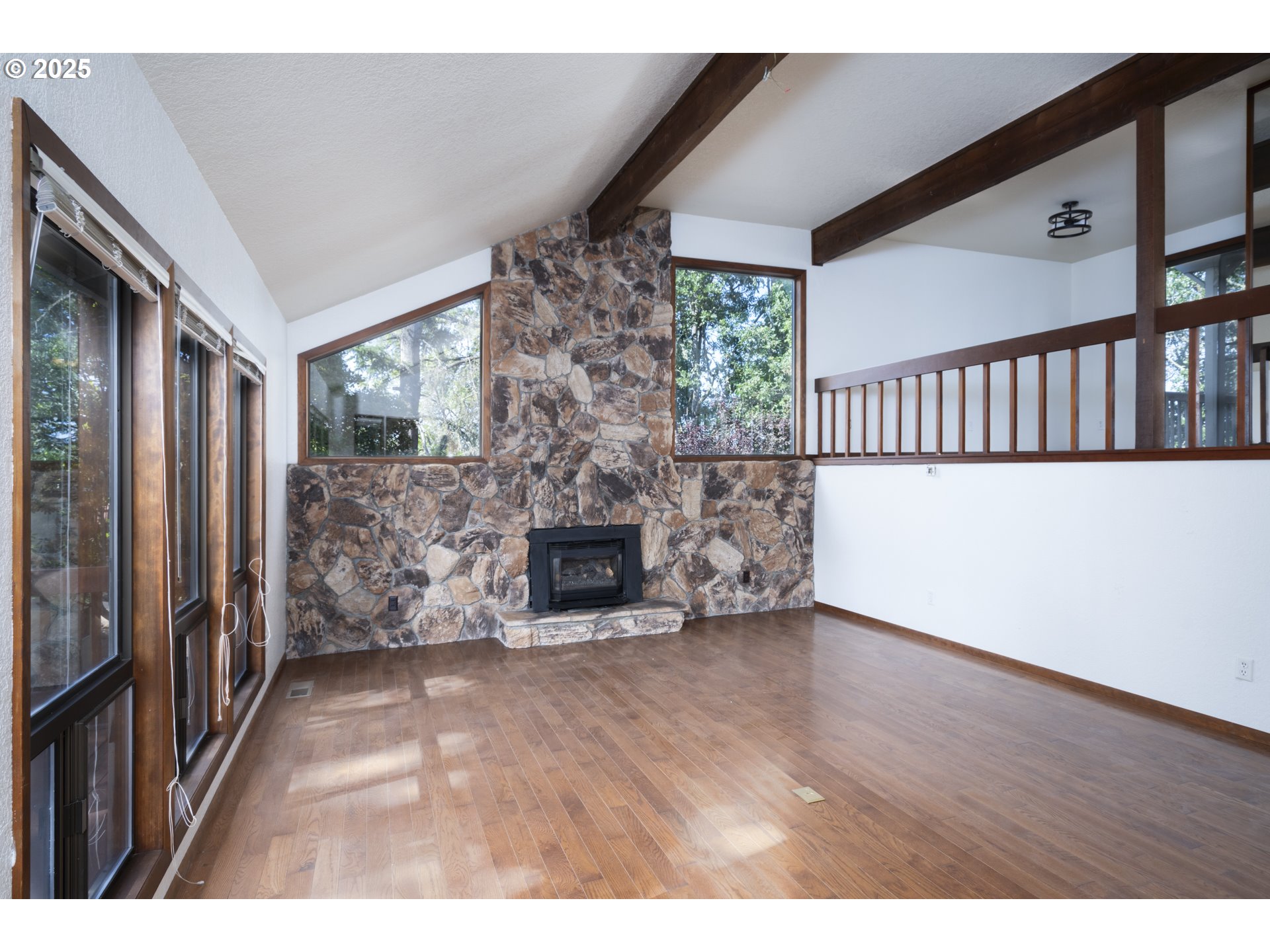 975 W SILVER CT