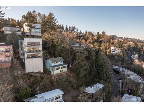 2604 SW Buckingham AVE Portland OR 97201