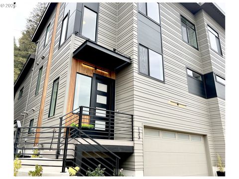 133 SHELTON MCMURPHEY BLVD Eugene OR 97401