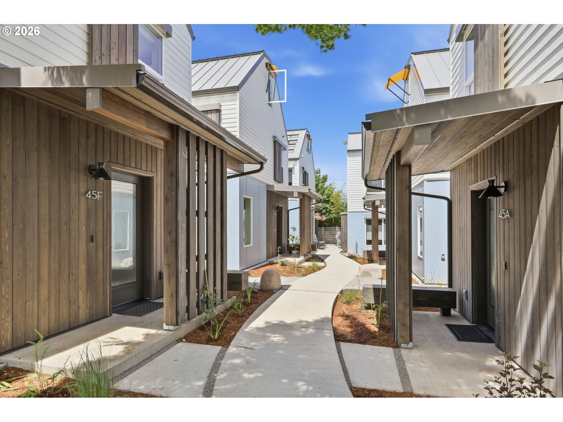 45 W 27th AVE E