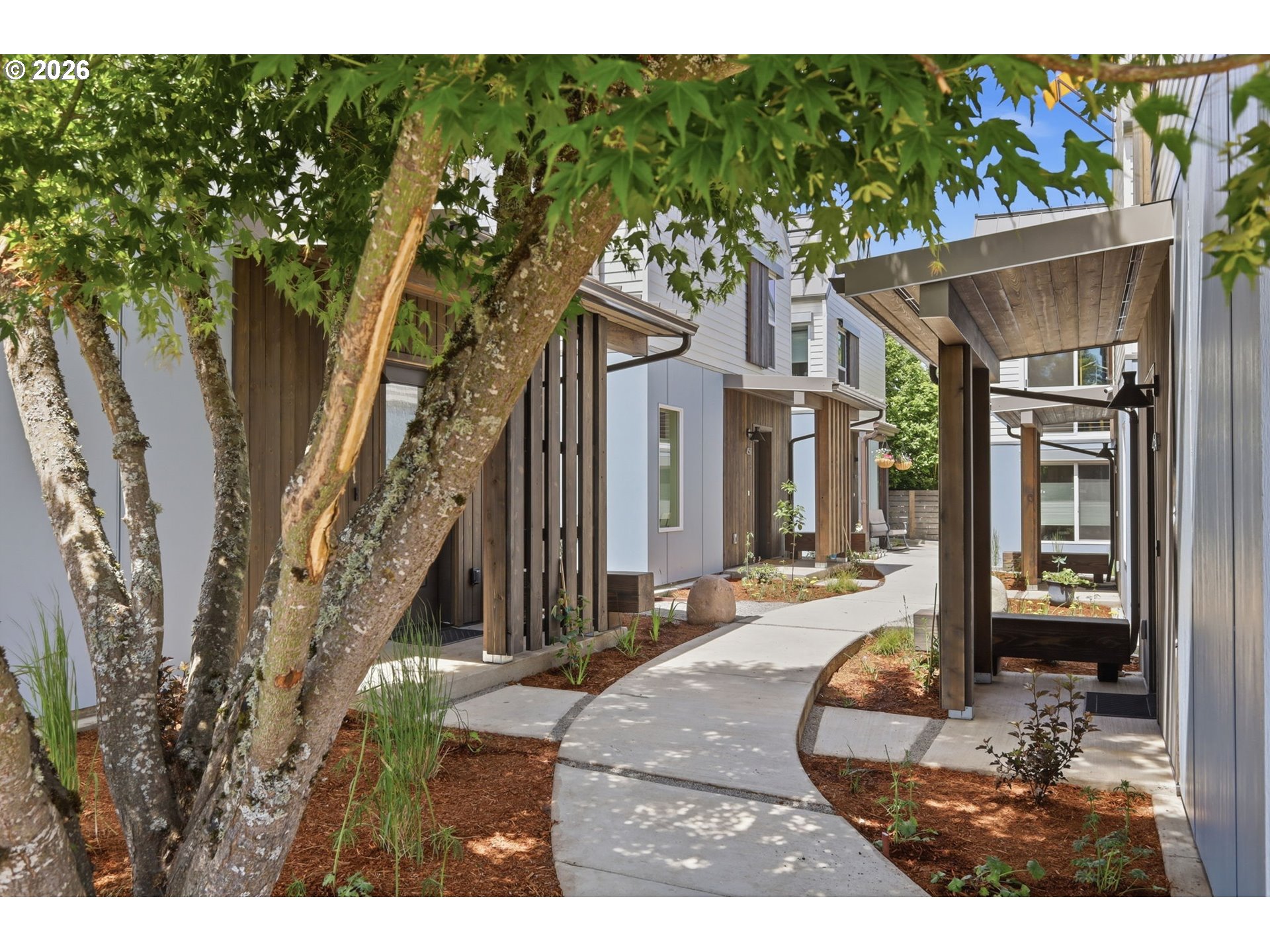 45 W 27th AVE E