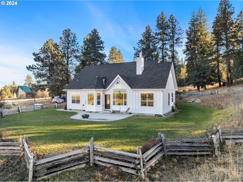 A home in Baker City