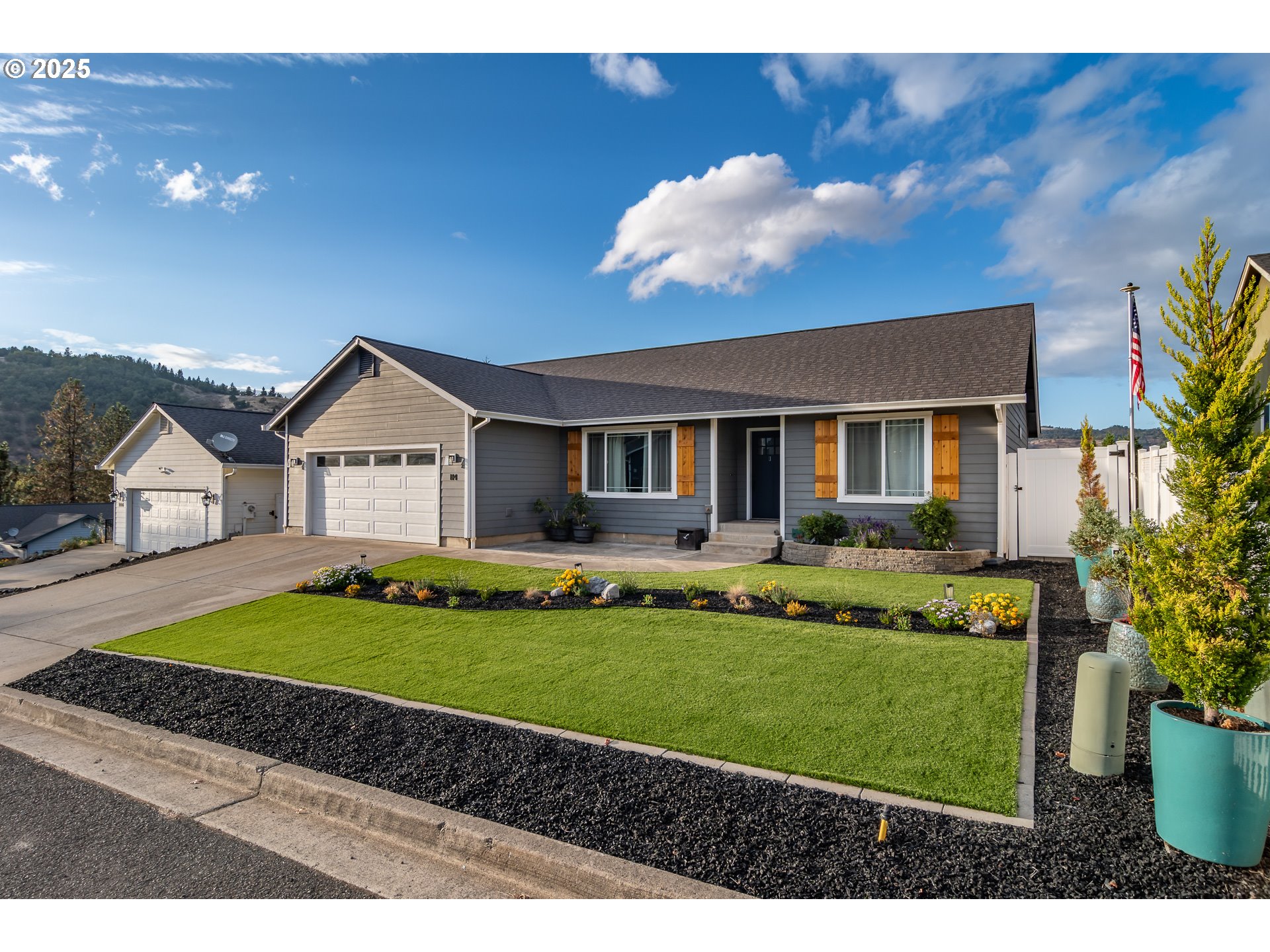 114 UMPQUA VIEW DR