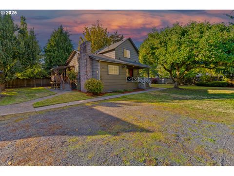 303 NW 1ST AVE Kelso WA 98626