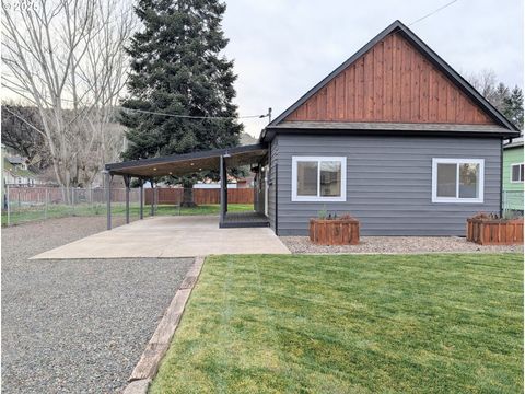 Photo of 2906 N Oak St, La Grande, OR 97850 (MLS # 267222288)