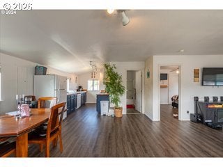 160 N 8TH ST