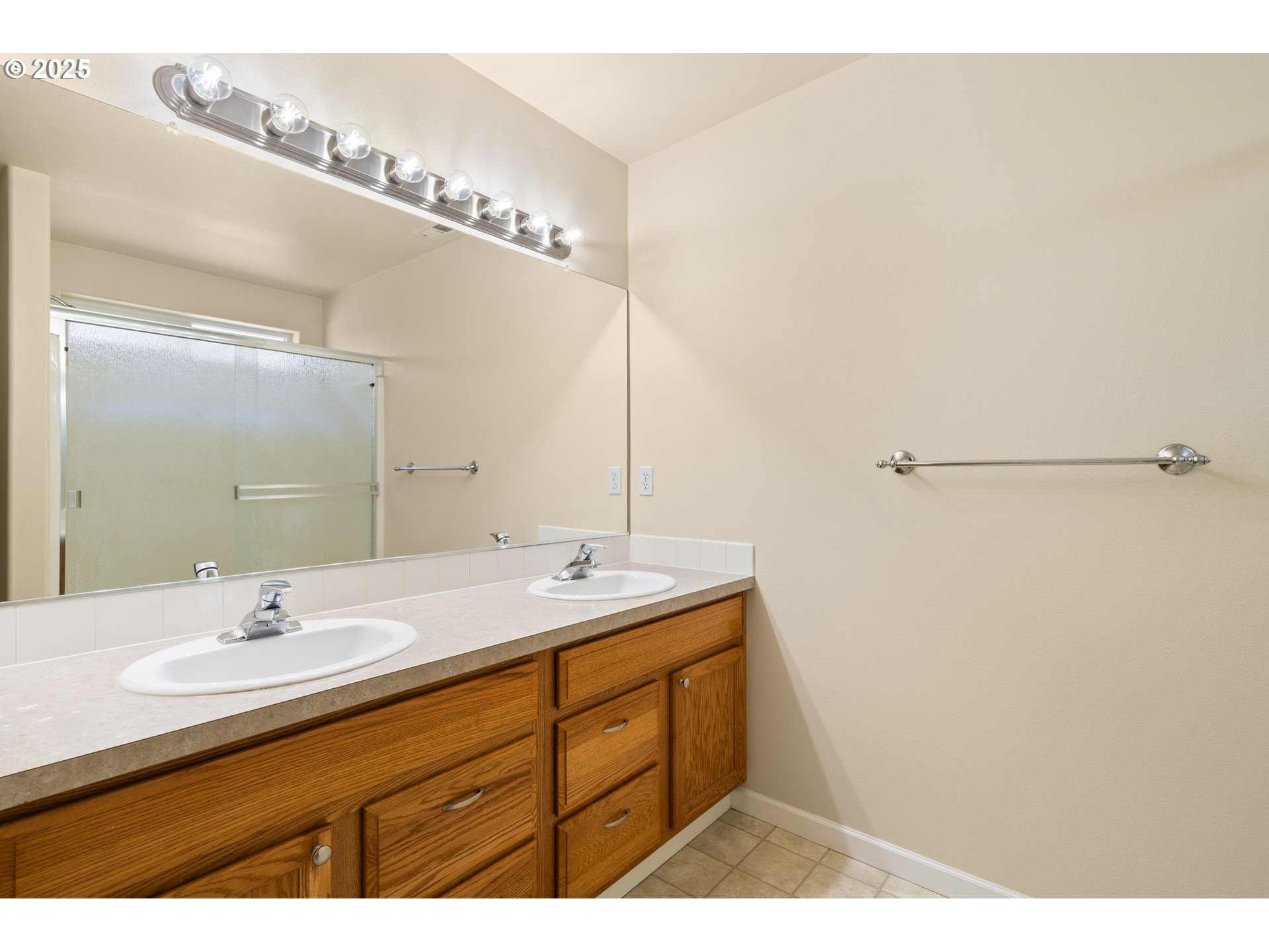 Vancouver, Washington 98682, United States, 3 Bedrooms Bedrooms, ,3 BathroomsBathrooms,Residential,Pending,111410