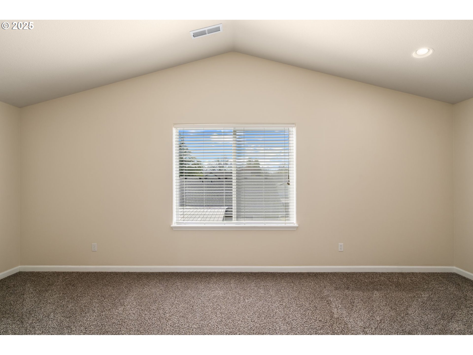 Vancouver, Washington 98682, United States, 3 Bedrooms Bedrooms, ,3 BathroomsBathrooms,Residential,Pending,111410