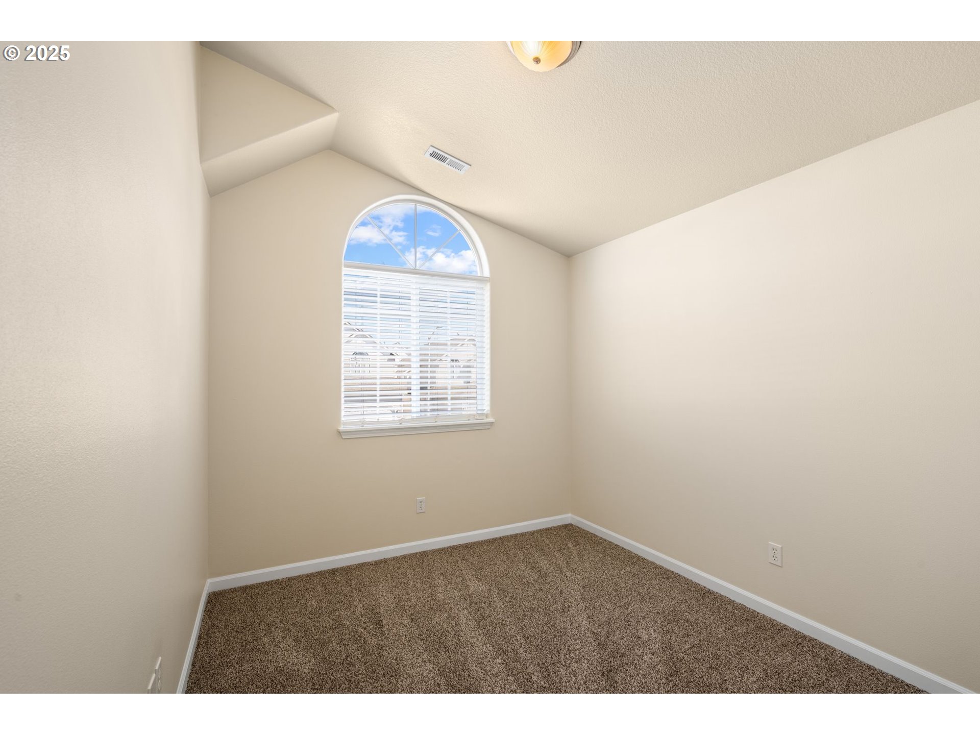 Vancouver, Washington 98682, United States, 3 Bedrooms Bedrooms, ,3 BathroomsBathrooms,Residential,Pending,111410