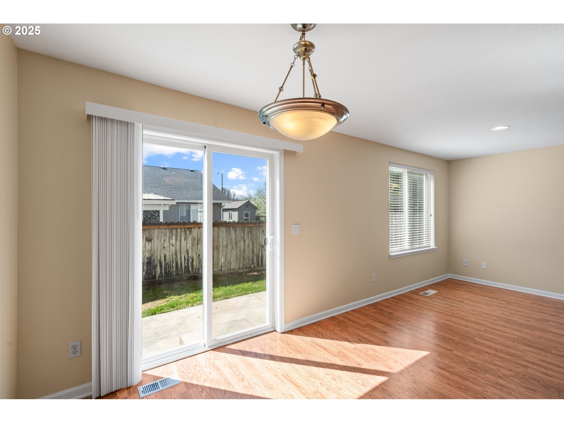 Vancouver, Washington 98682, United States, 3 Bedrooms Bedrooms, ,3 BathroomsBathrooms,Residential,Pending,111410