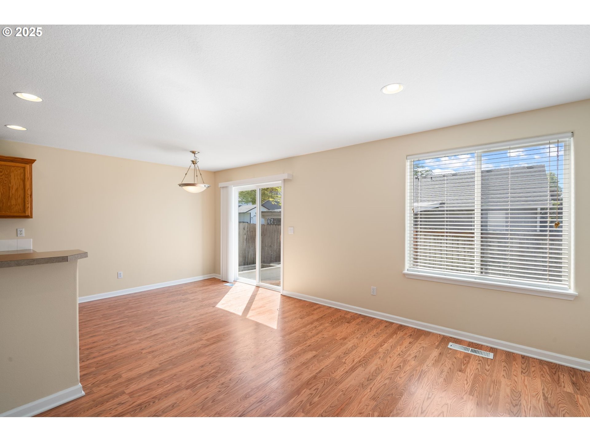 Vancouver, Washington 98682, United States, 3 Bedrooms Bedrooms, ,3 BathroomsBathrooms,Residential,Pending,111410