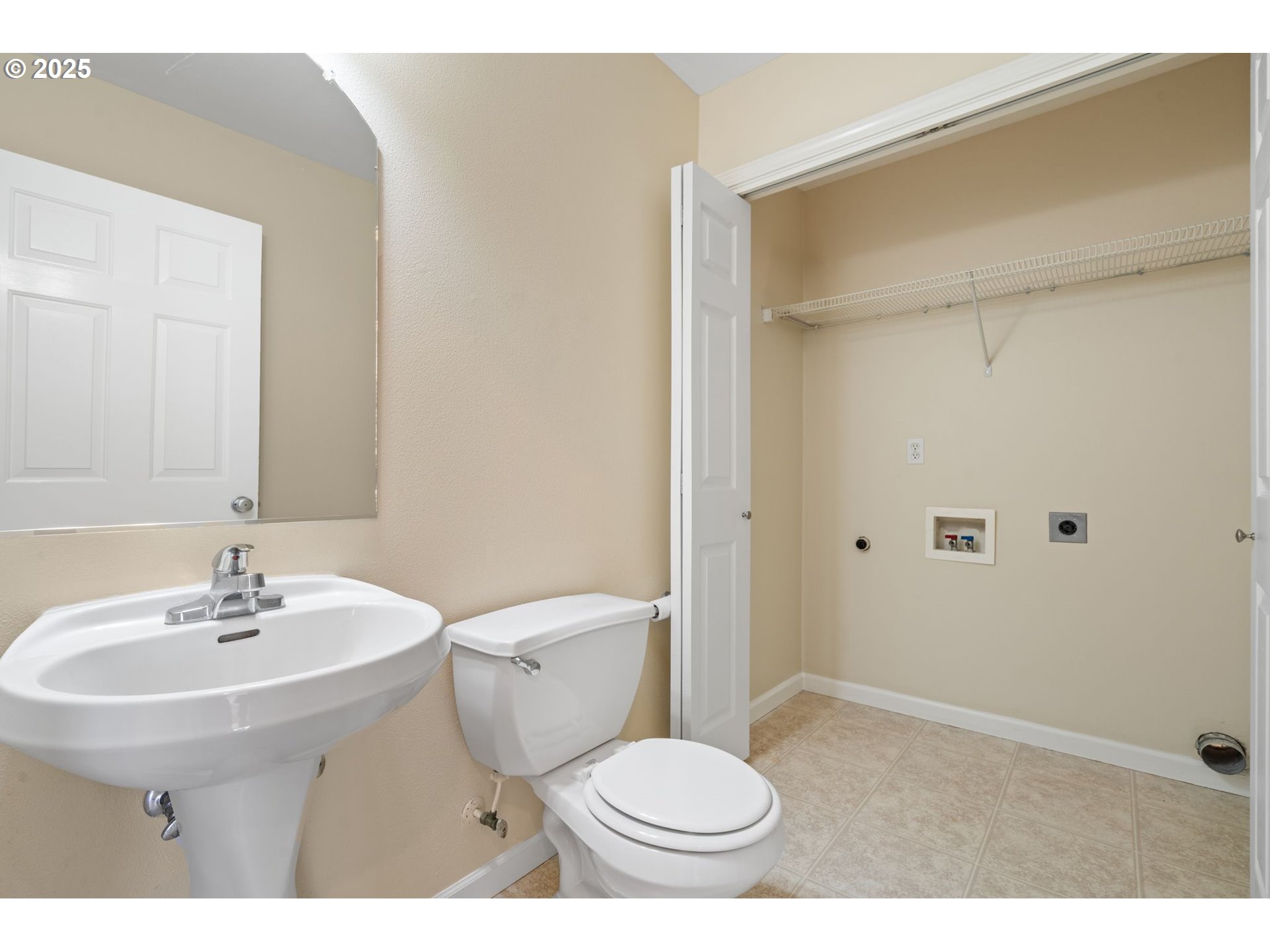 Vancouver, Washington 98682, United States, 3 Bedrooms Bedrooms, ,3 BathroomsBathrooms,Residential,Pending,111410