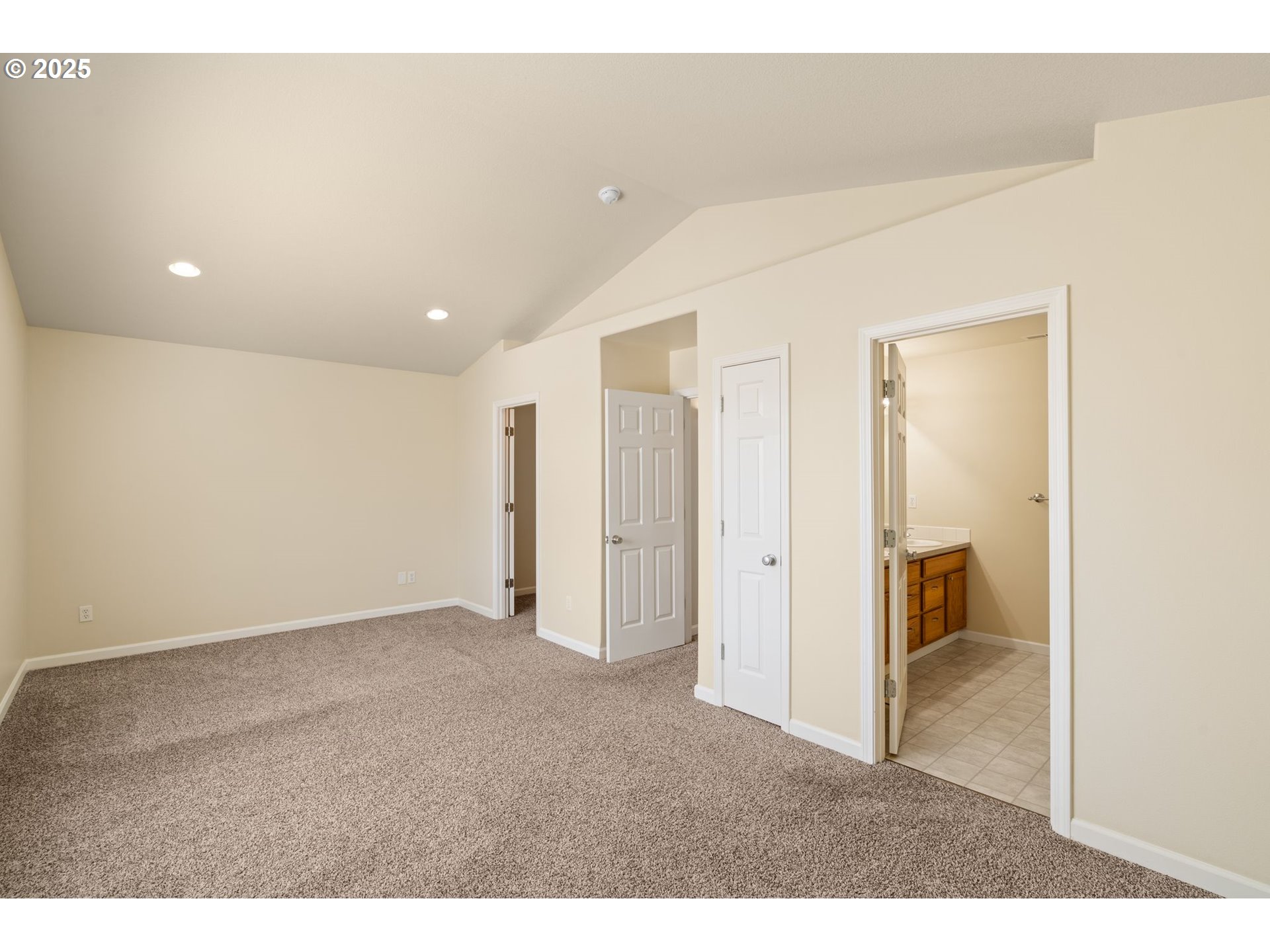 Vancouver, Washington 98682, United States, 3 Bedrooms Bedrooms, ,3 BathroomsBathrooms,Residential,Pending,111410