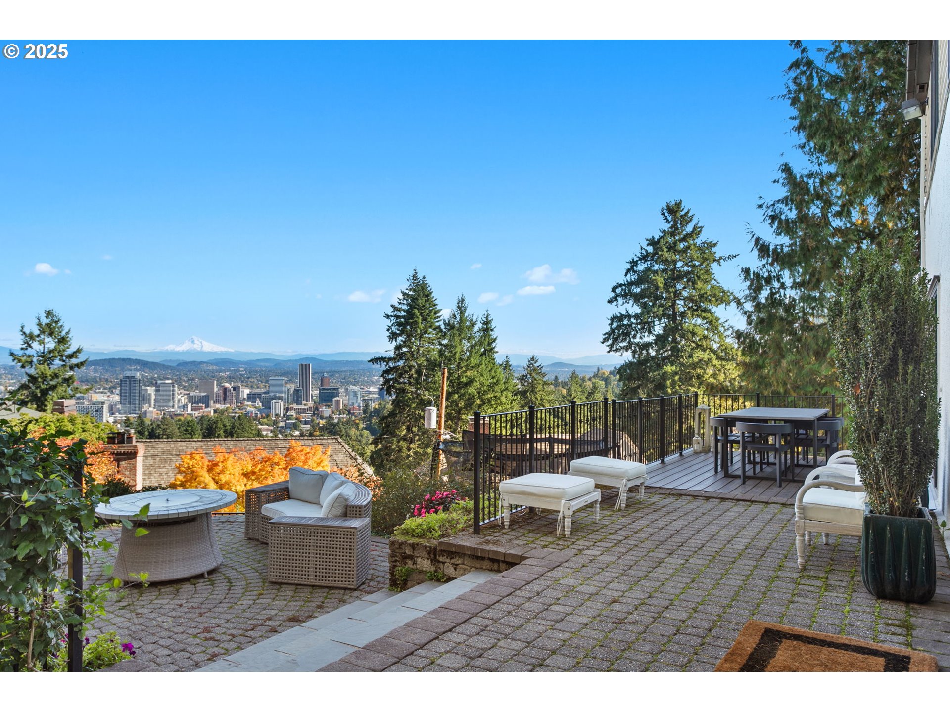 2933 SW FAIRVIEW BLVD