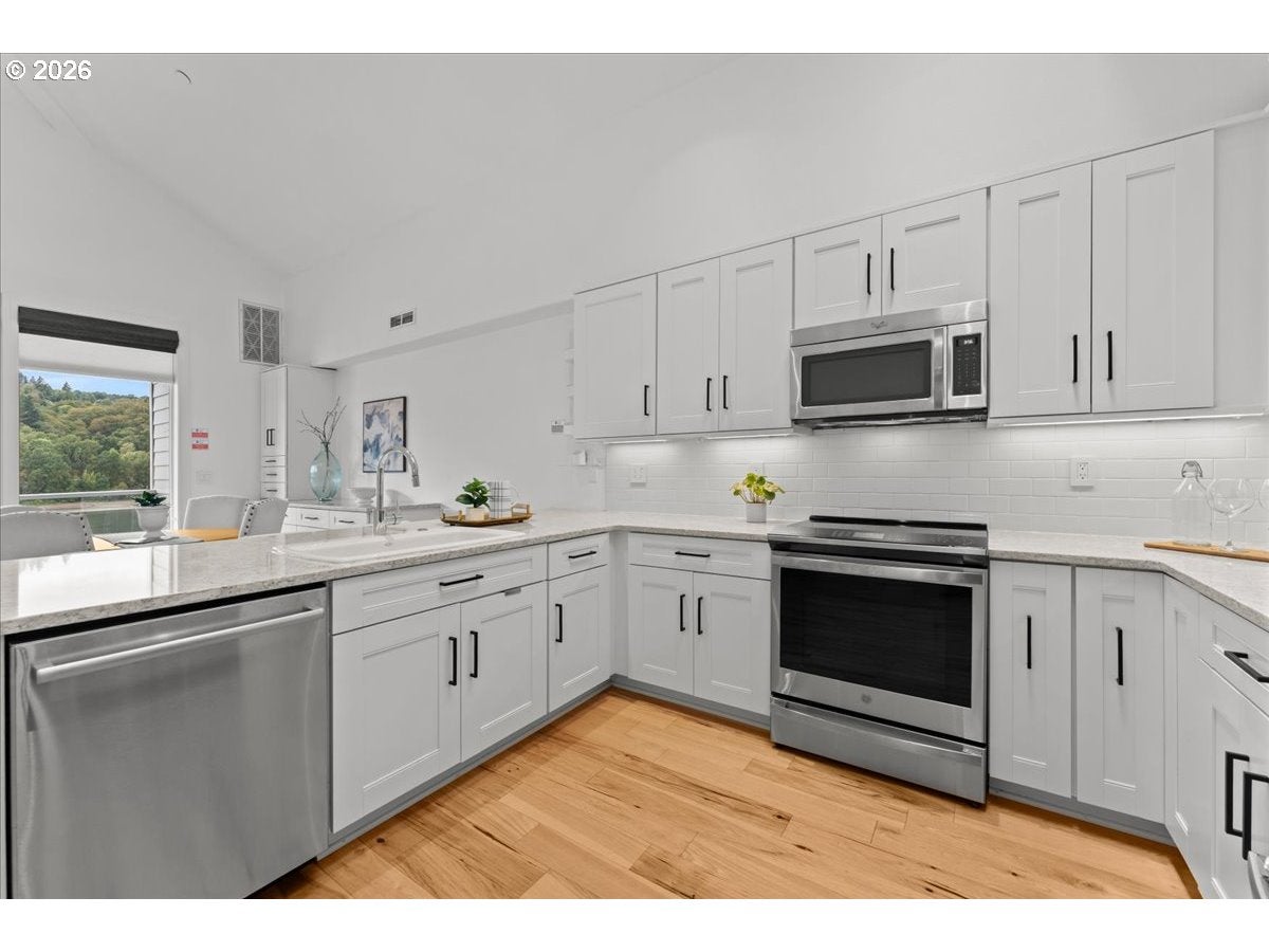525 SE MARION ST 21
