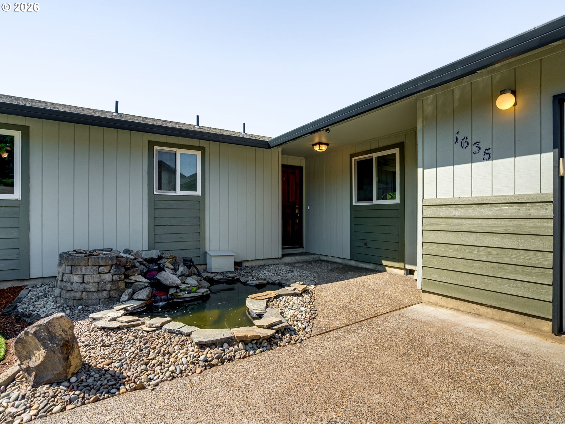 1635 SE QUEENBOROUGH CT