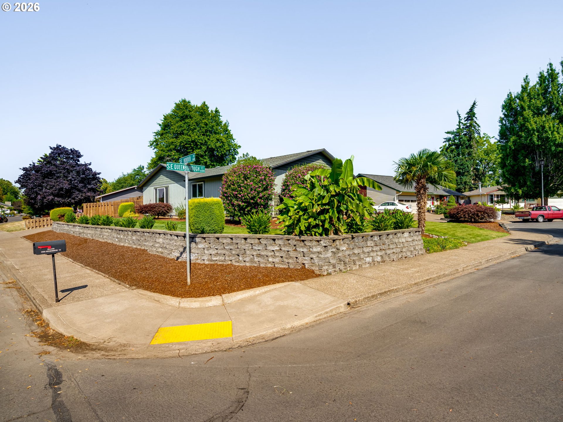 1635 SE QUEENBOROUGH CT