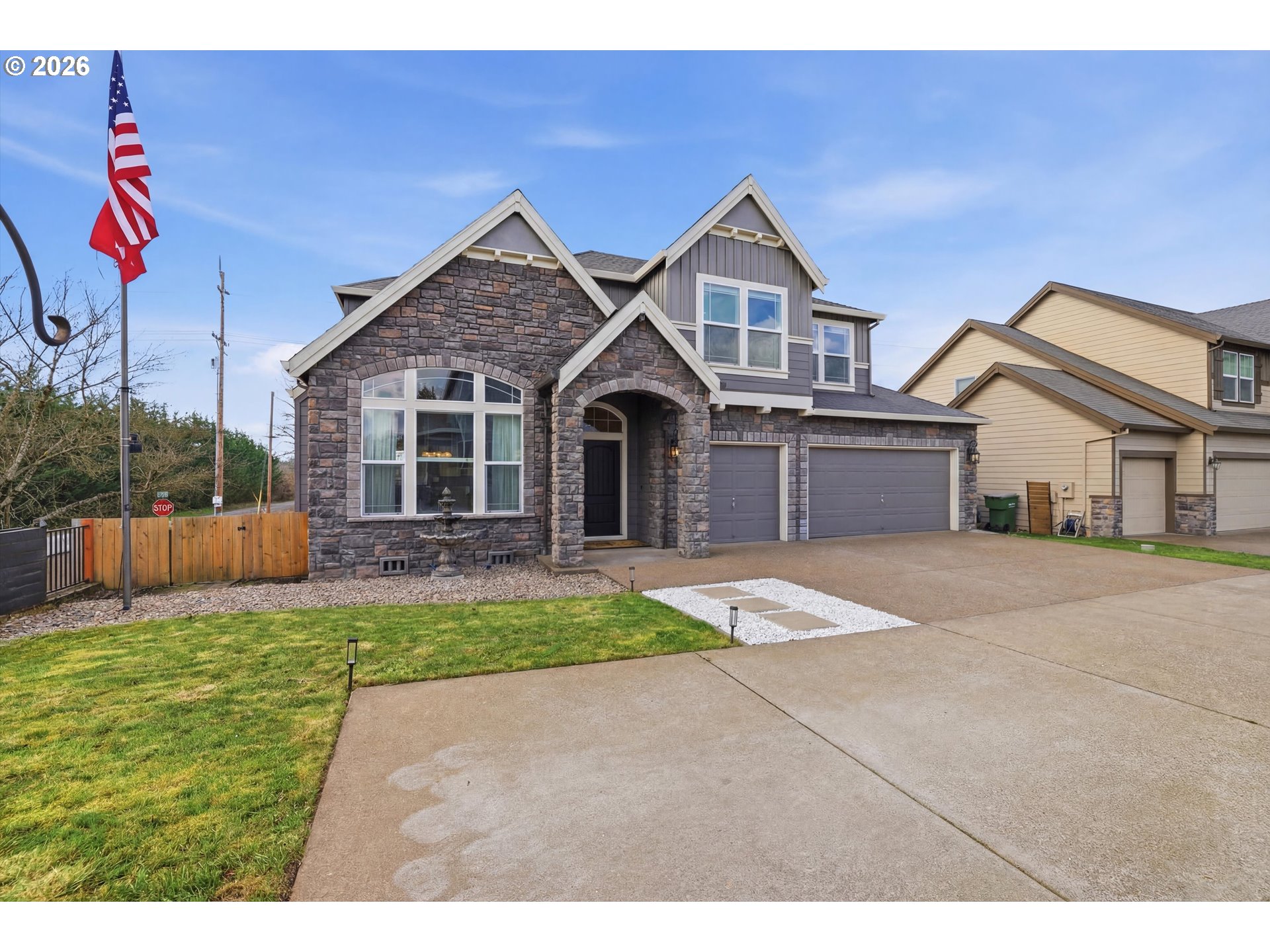 2319 N ROGER SMITH DR