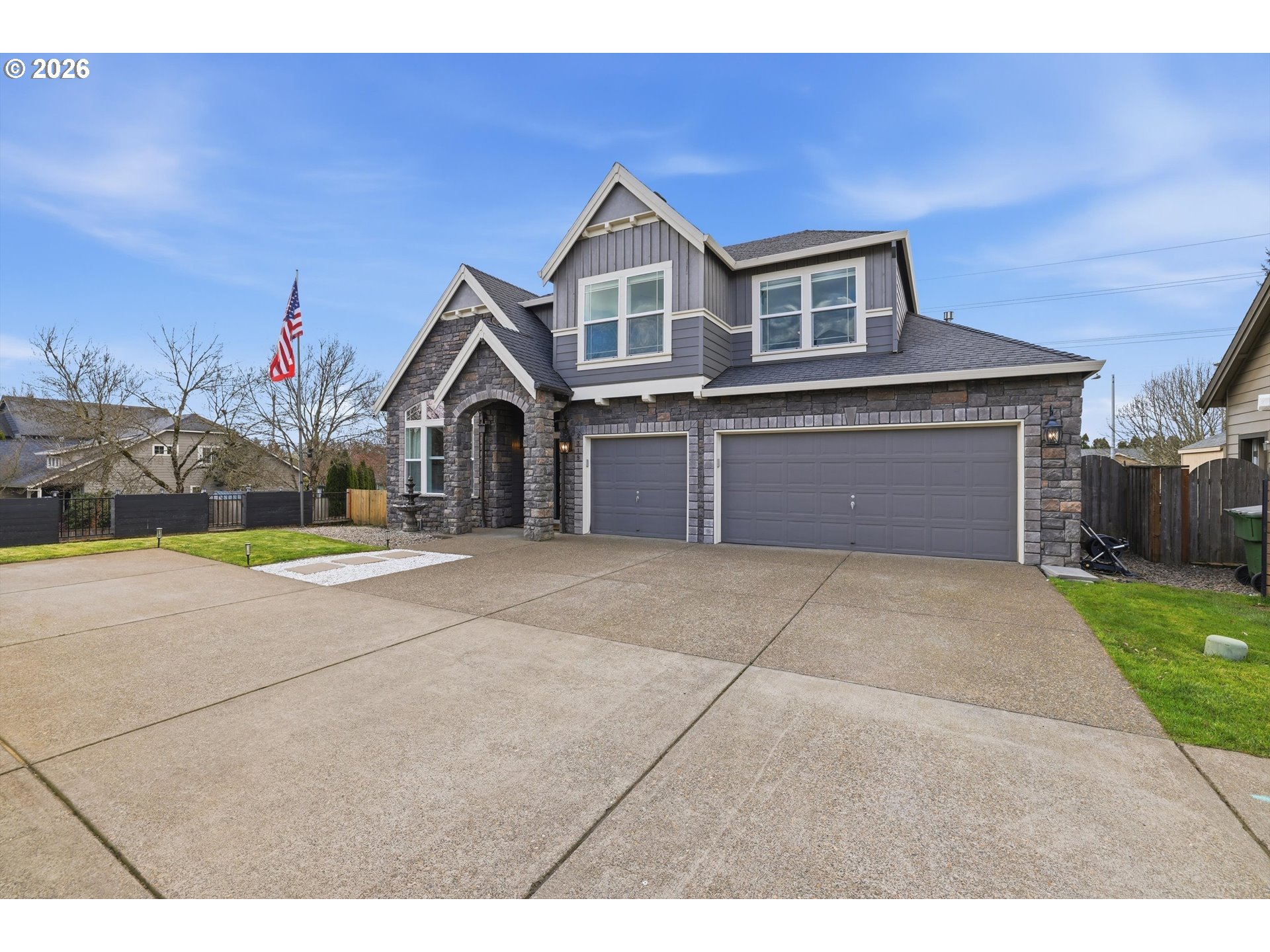 2319 N ROGER SMITH DR