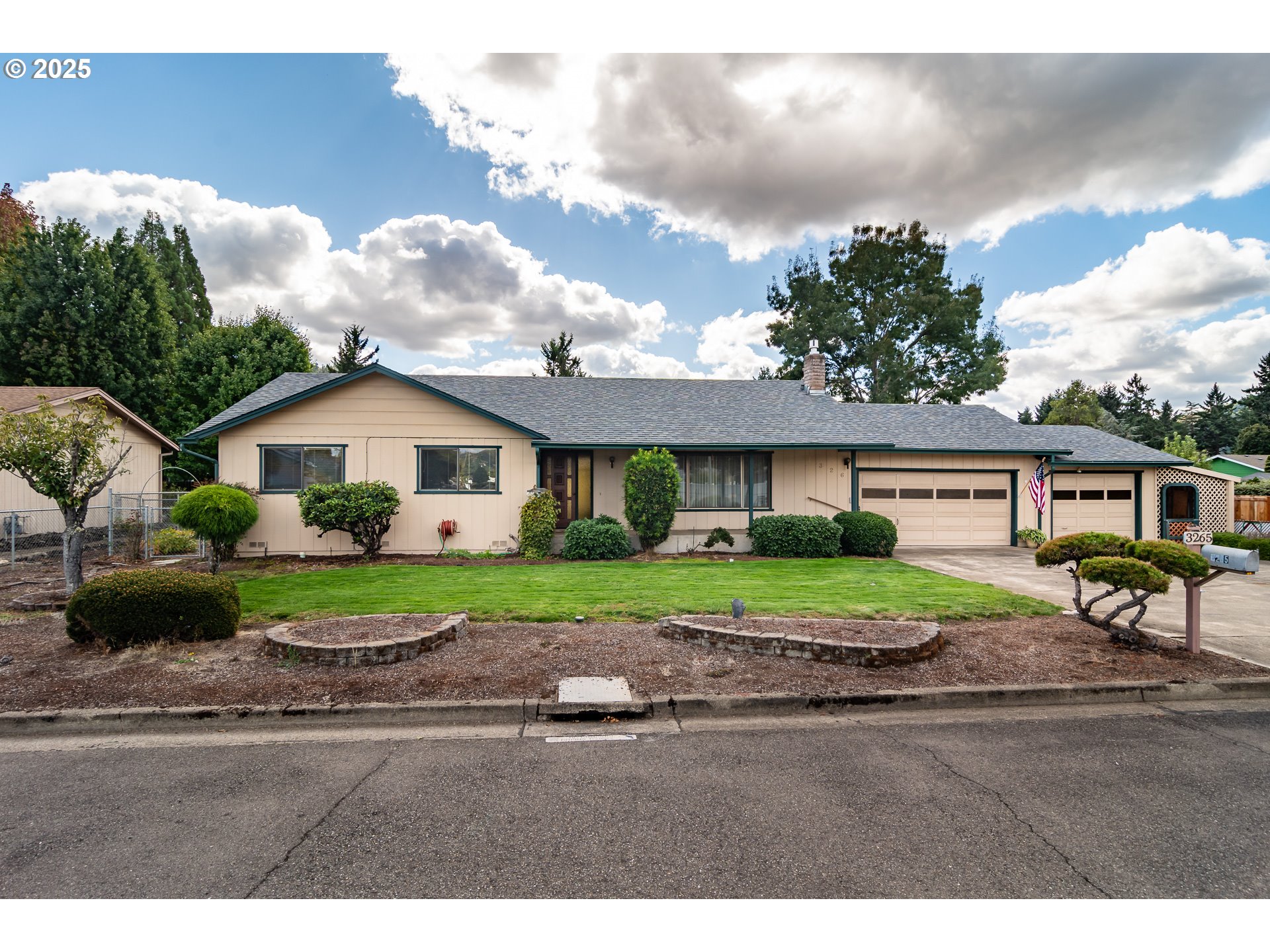 3265 W MOOSE DR
