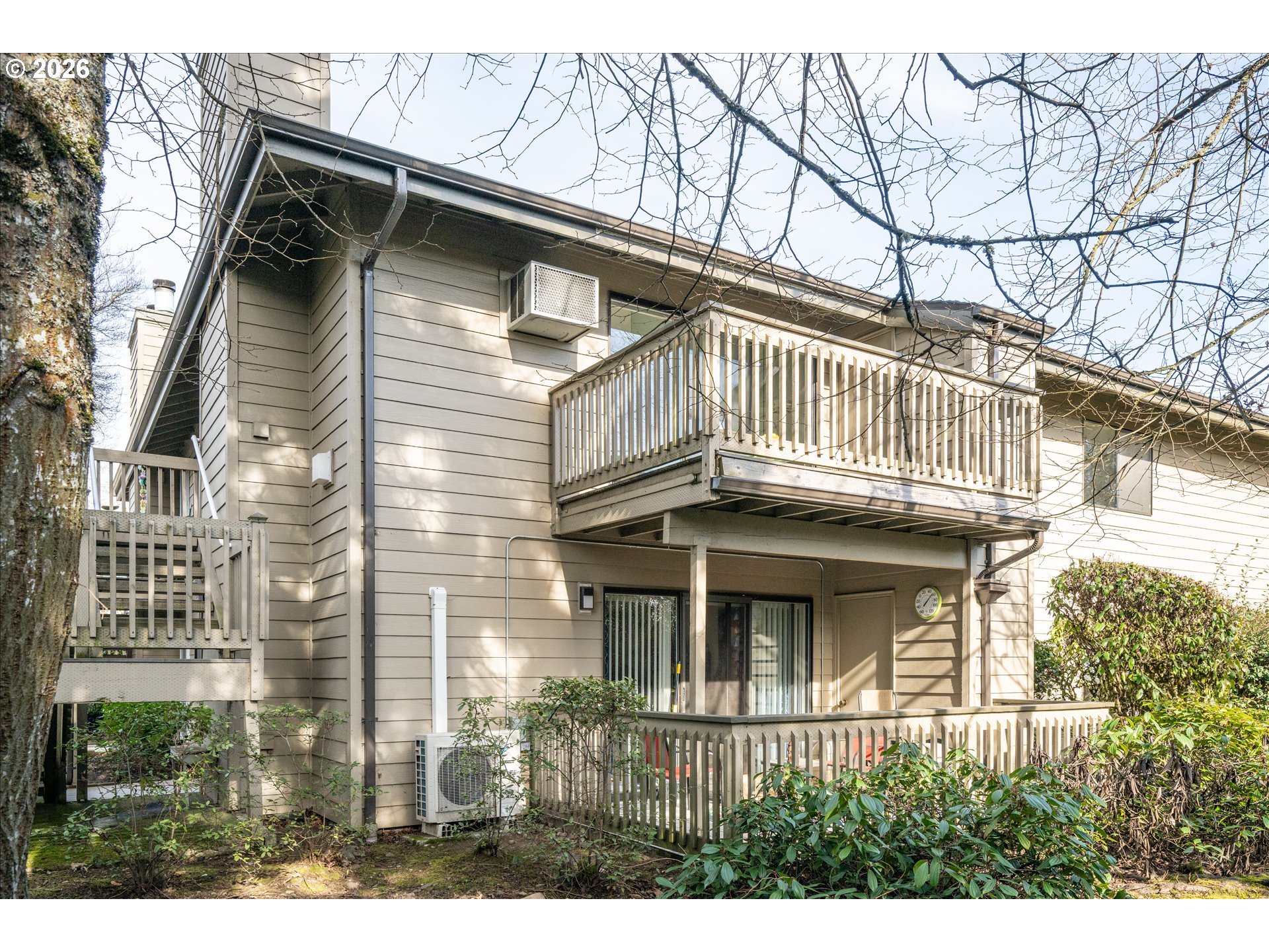 1927 LAKE ISLE DR