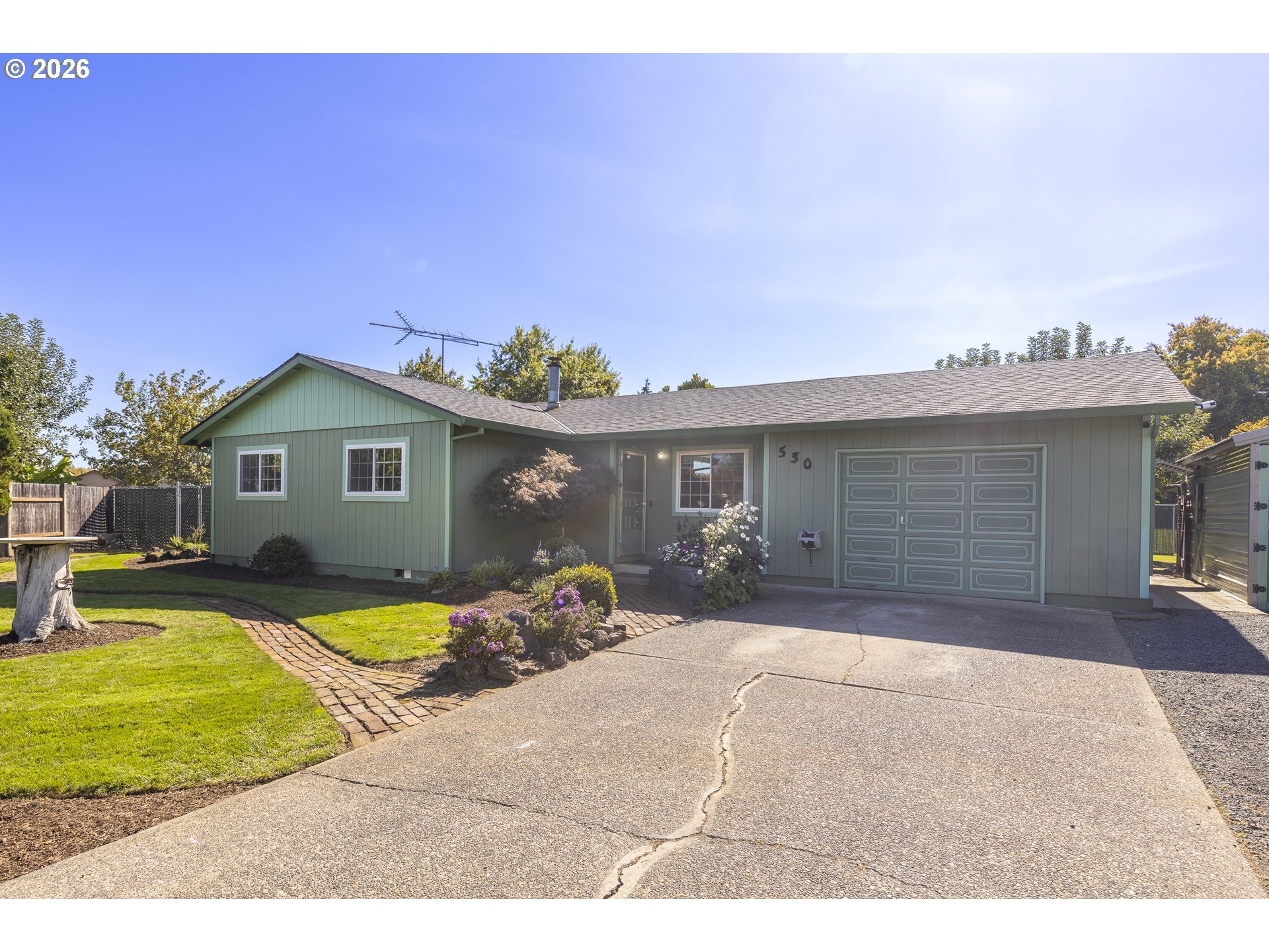530 SW Ponderosa CT