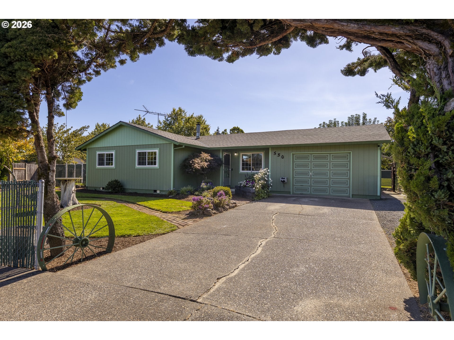 530 SW Ponderosa CT