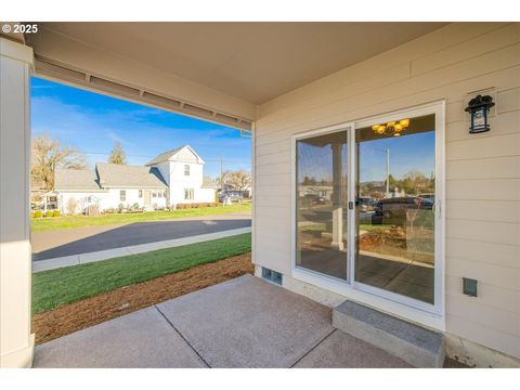 A home in Yamhill