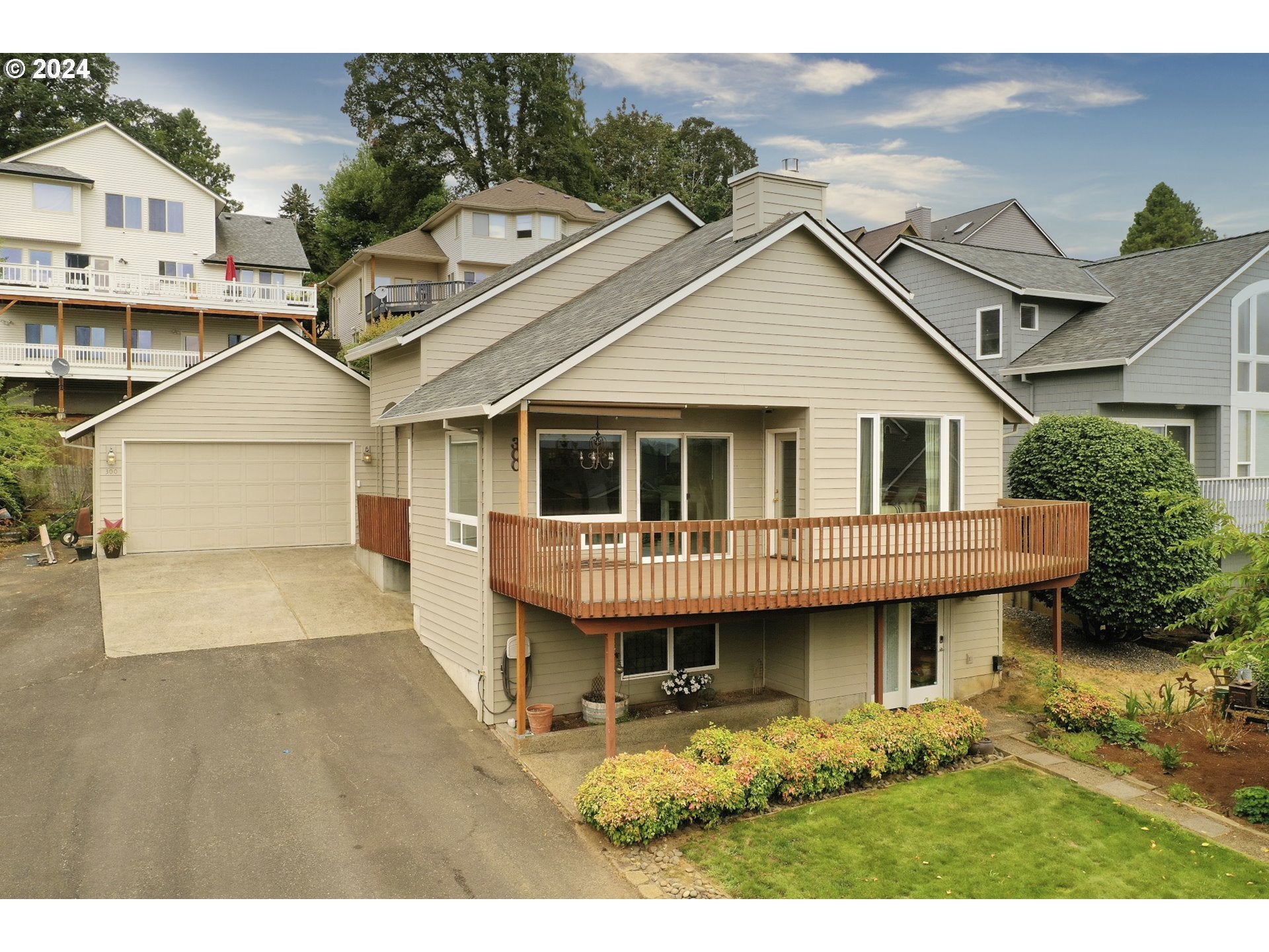 300 SPINNAKER WAY