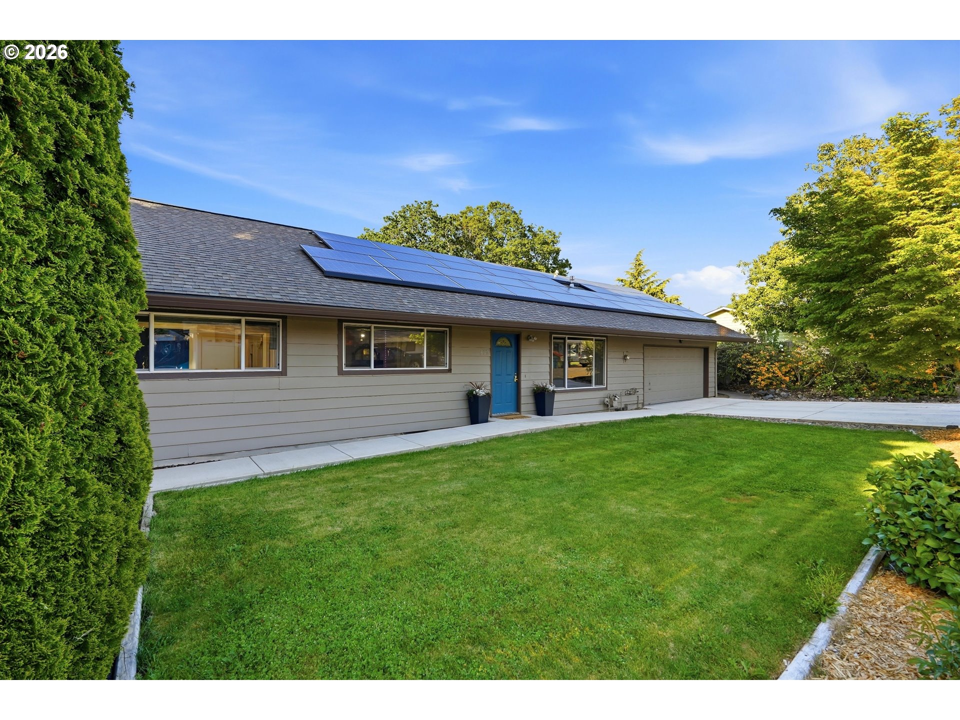 609 E SUNSET CT