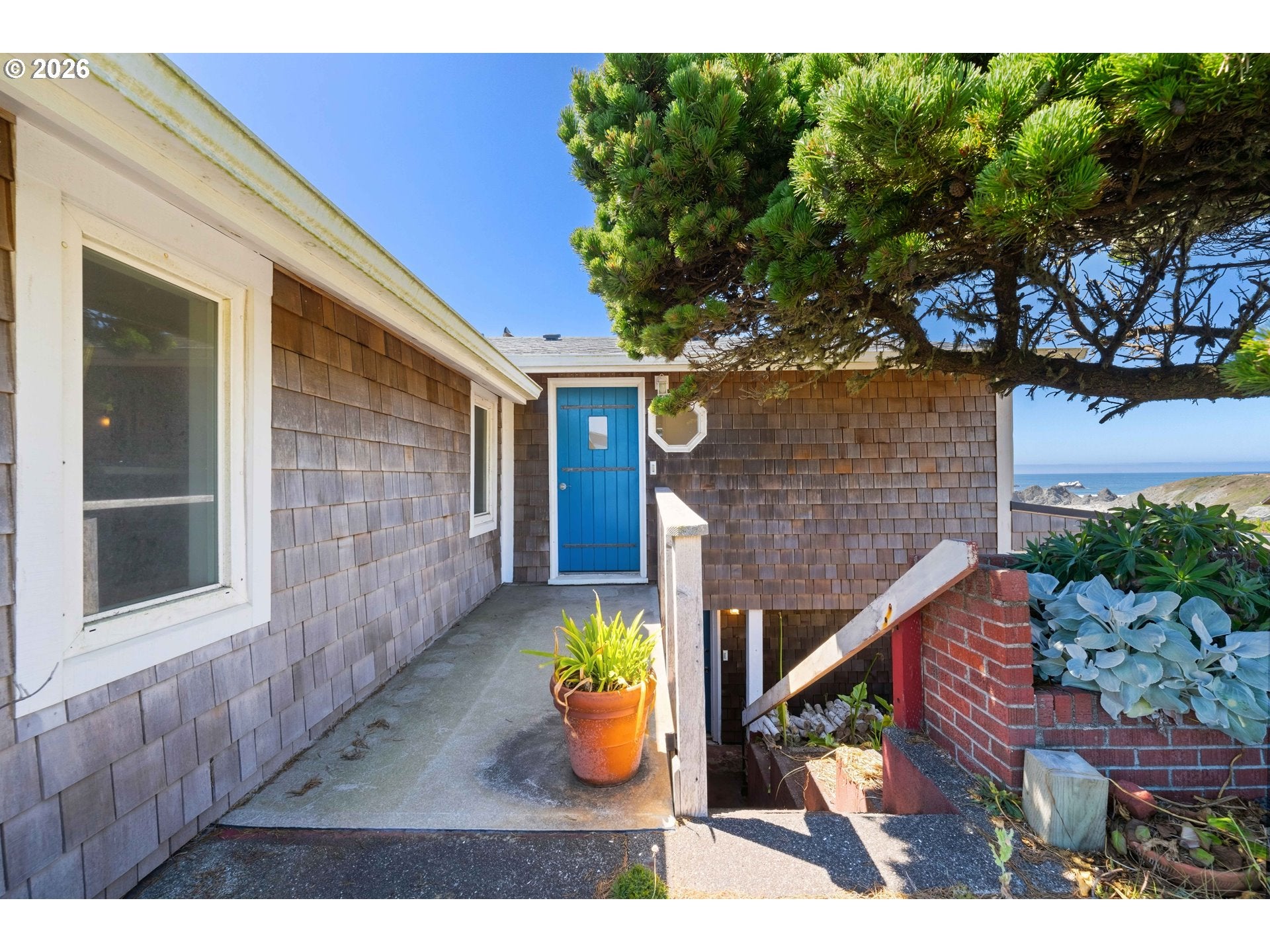 1370 BEACH LOOP DR