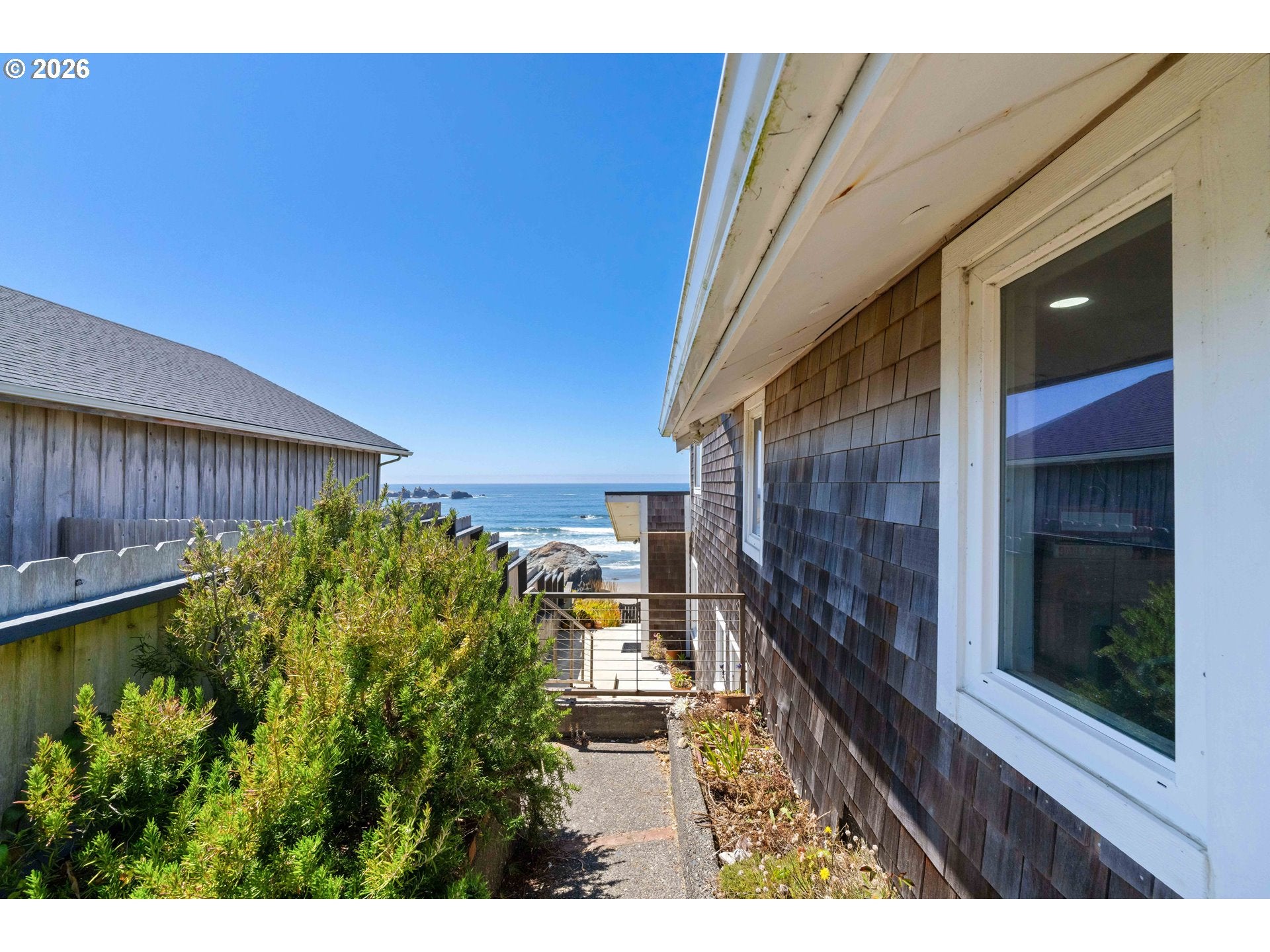 1370 BEACH LOOP DR