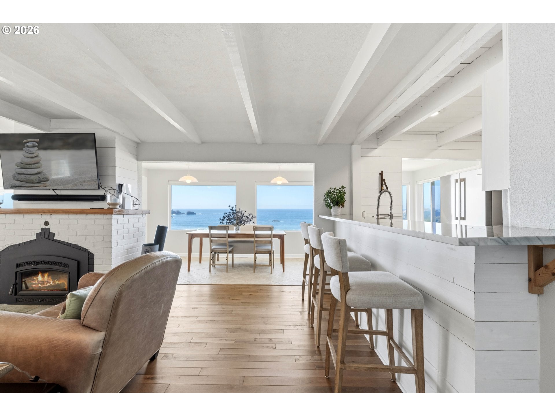 1370 BEACH LOOP DR