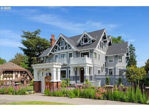 2023 SW MONTGOMERY DR Portland OR 97201