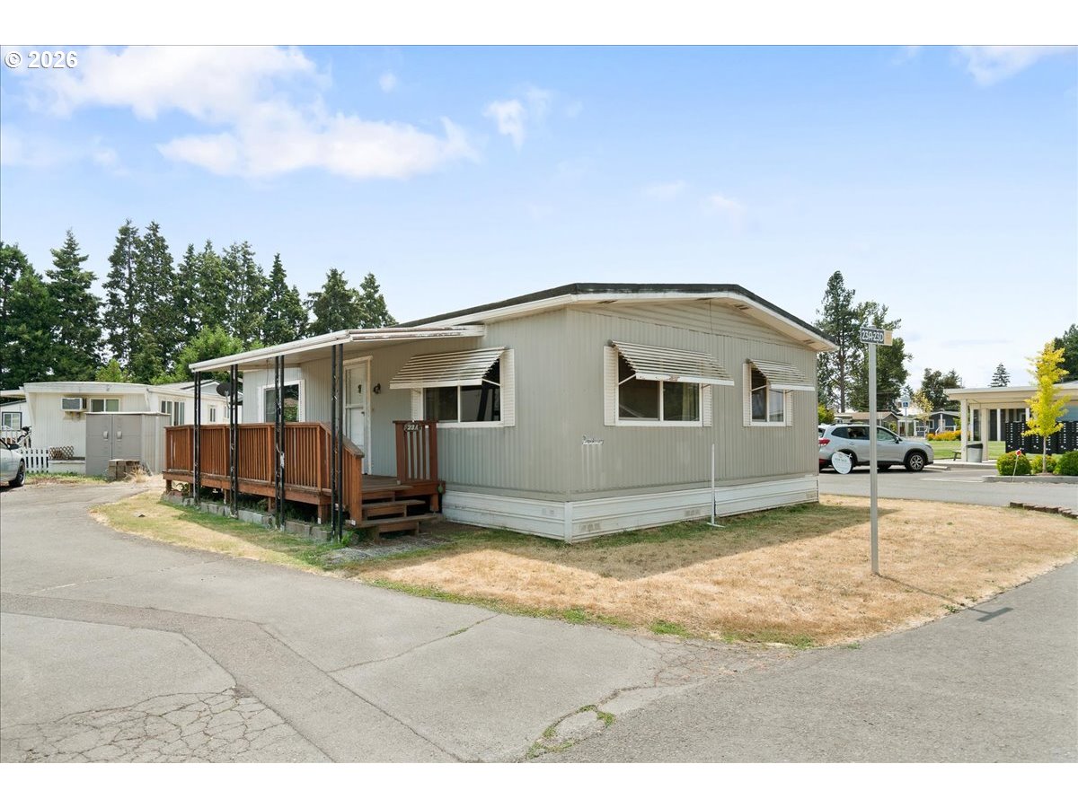 Photo 1 of 14 — 2200 SE LANCASTER DR 23A, Salem, OR 97317