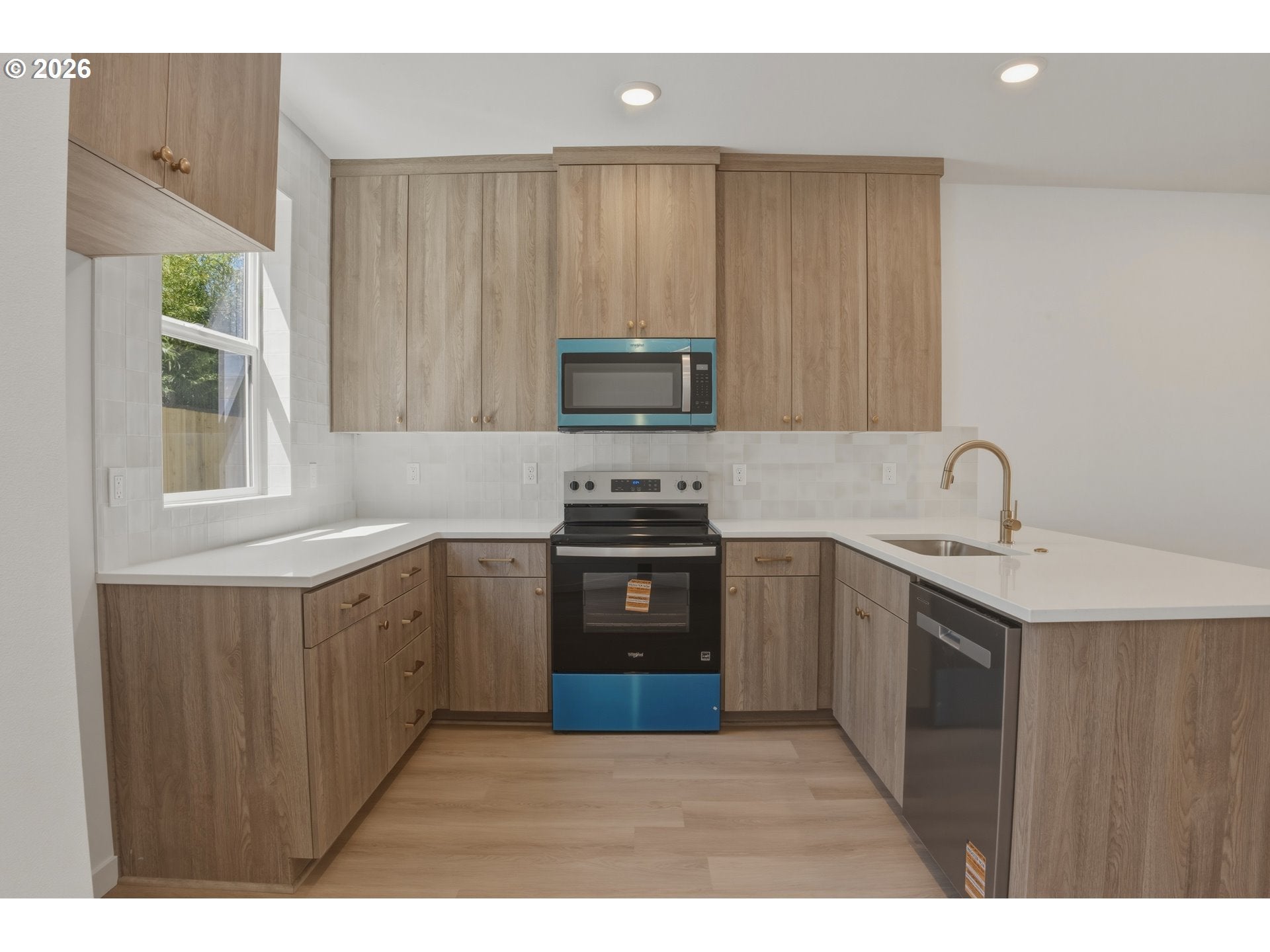 6187 N Albina AVE 2