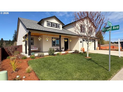 2031 E 9TH ST La Center WA 98629