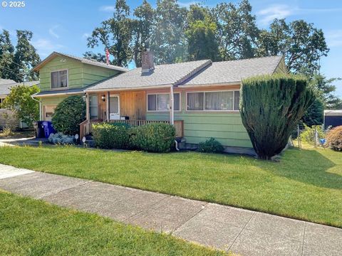 515 E HEREFORD ST Gladstone OR 97027