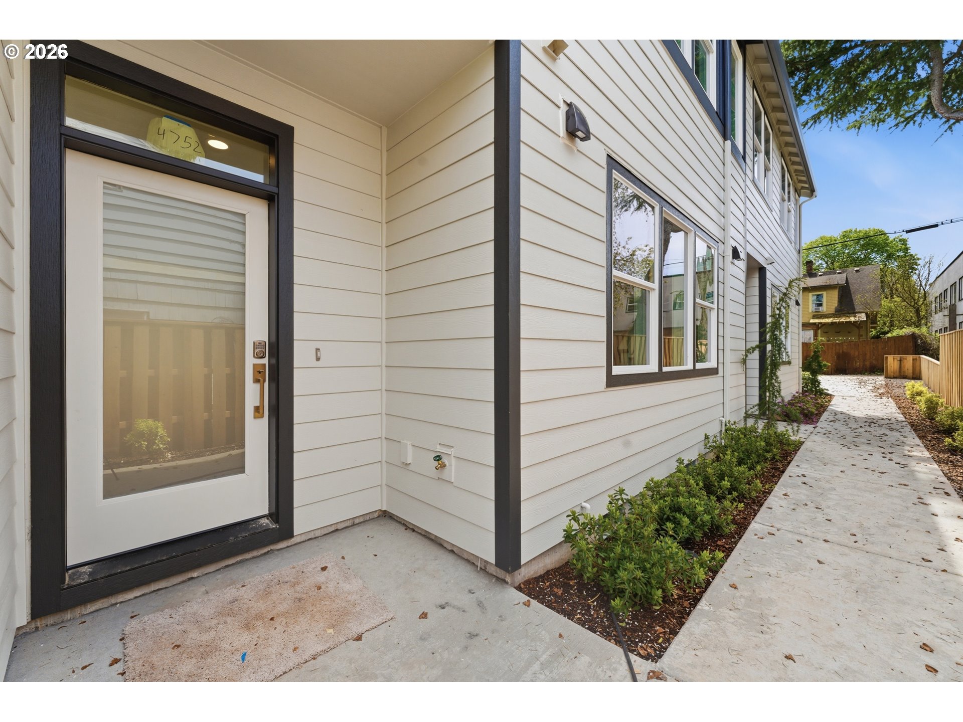 4752 N VANDERBILT ST