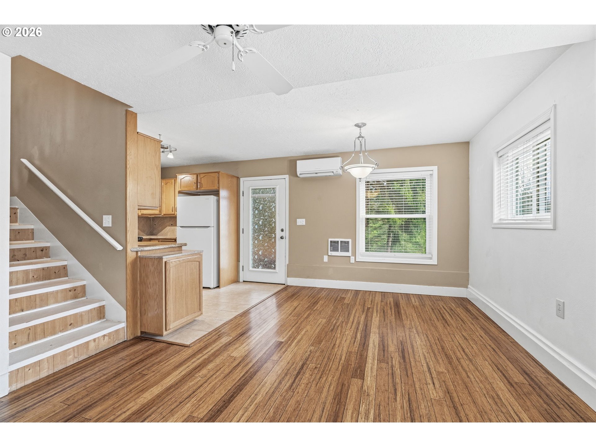 133 W BEACON HILL DR