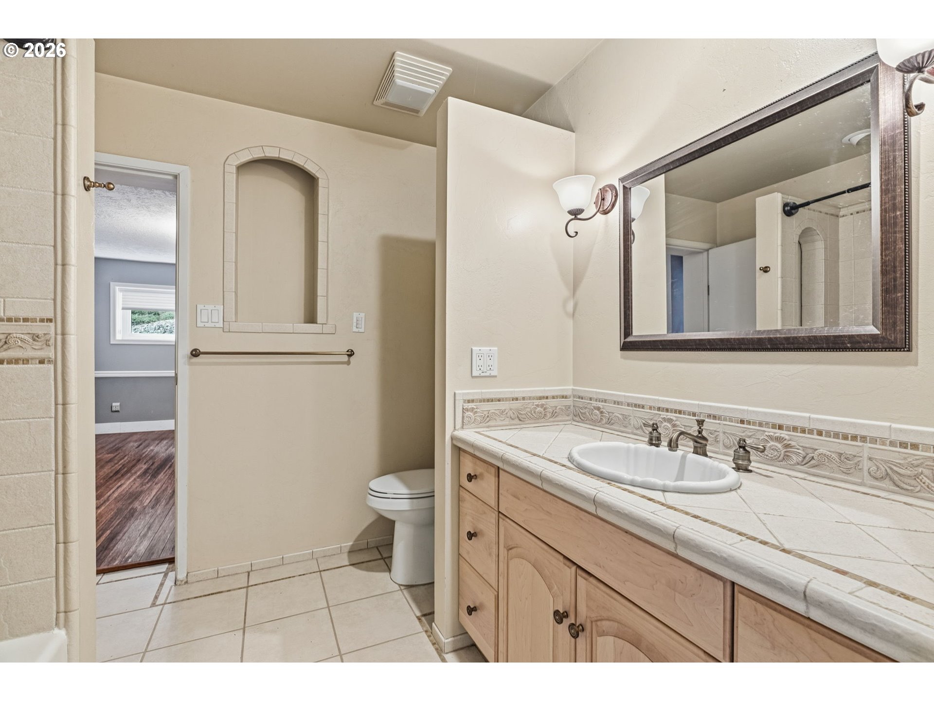 133 W BEACON HILL DR