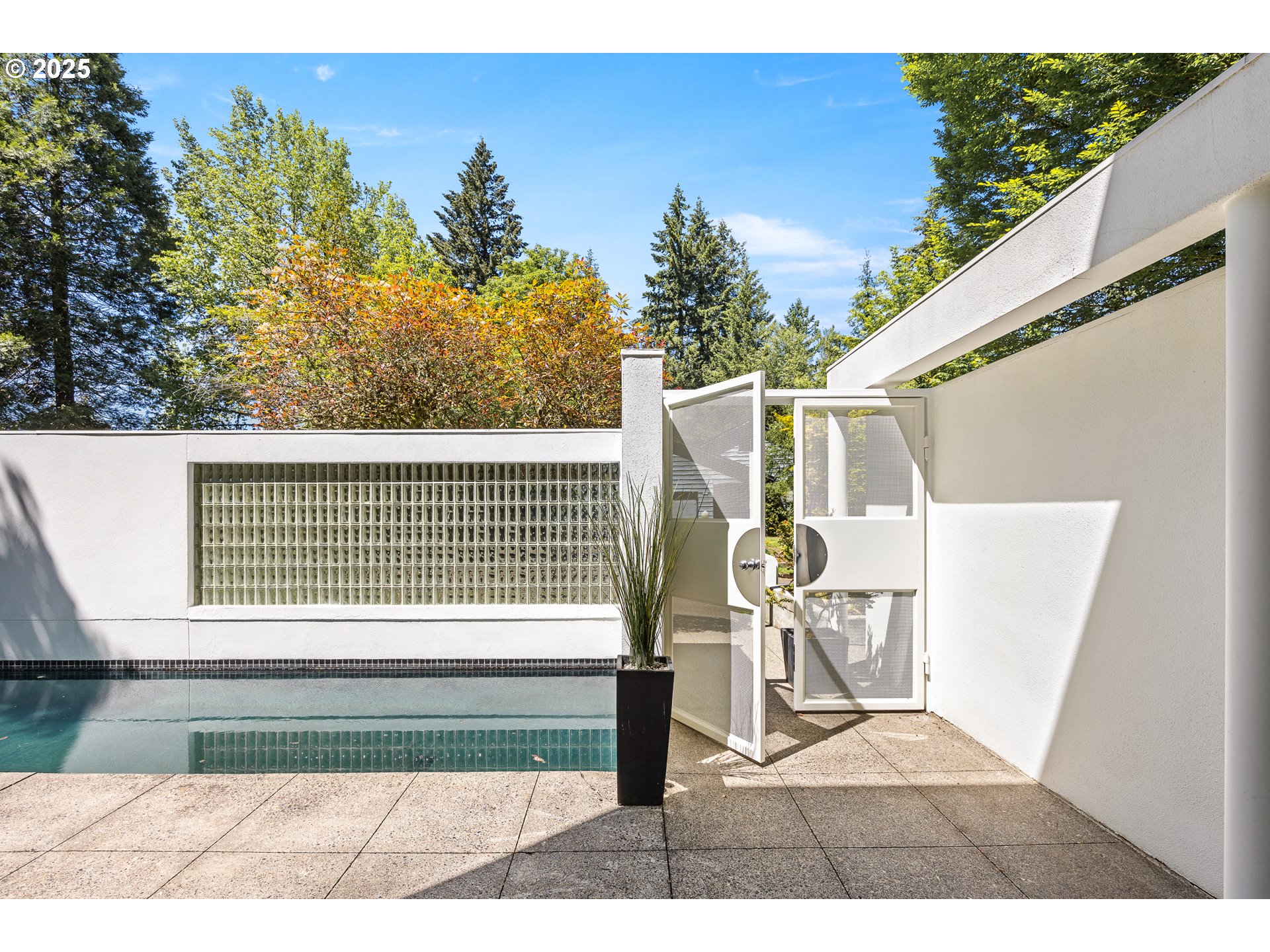 3232 SW UPPER CASCADE DR