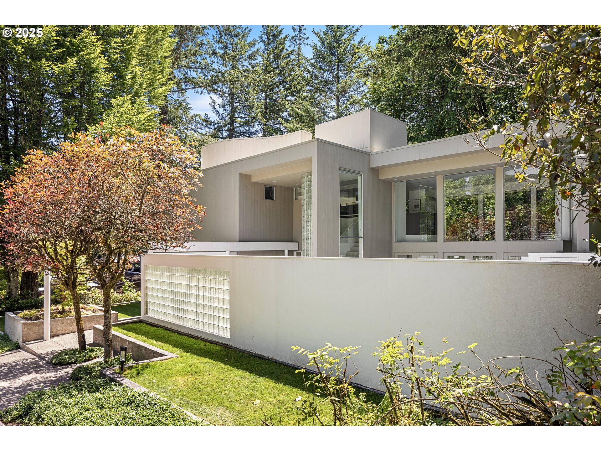 3232 SW UPPER CASCADE DR
