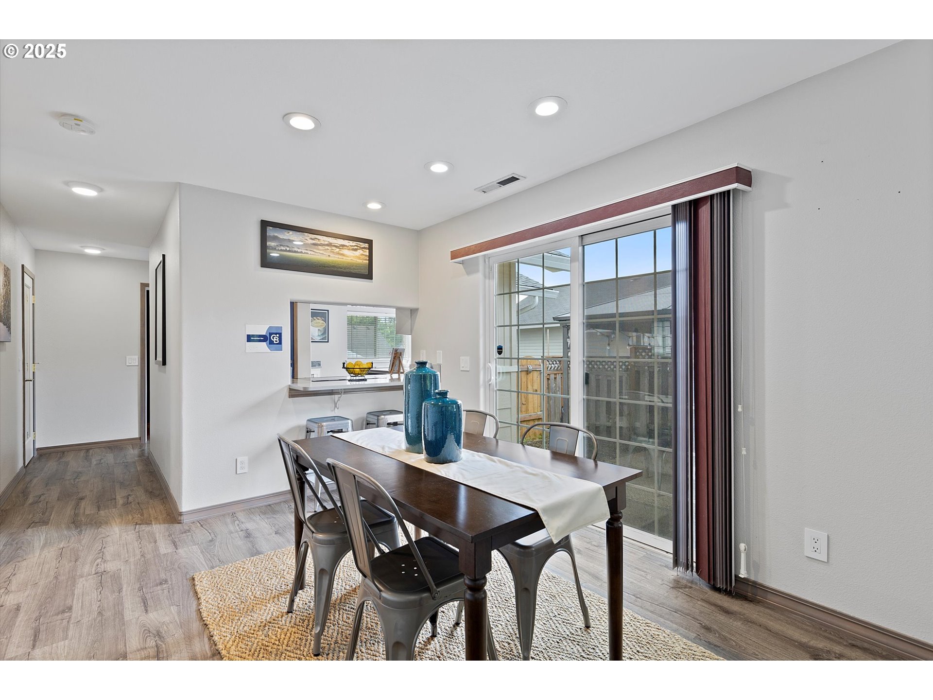 1012 E FOOTHILLS DR