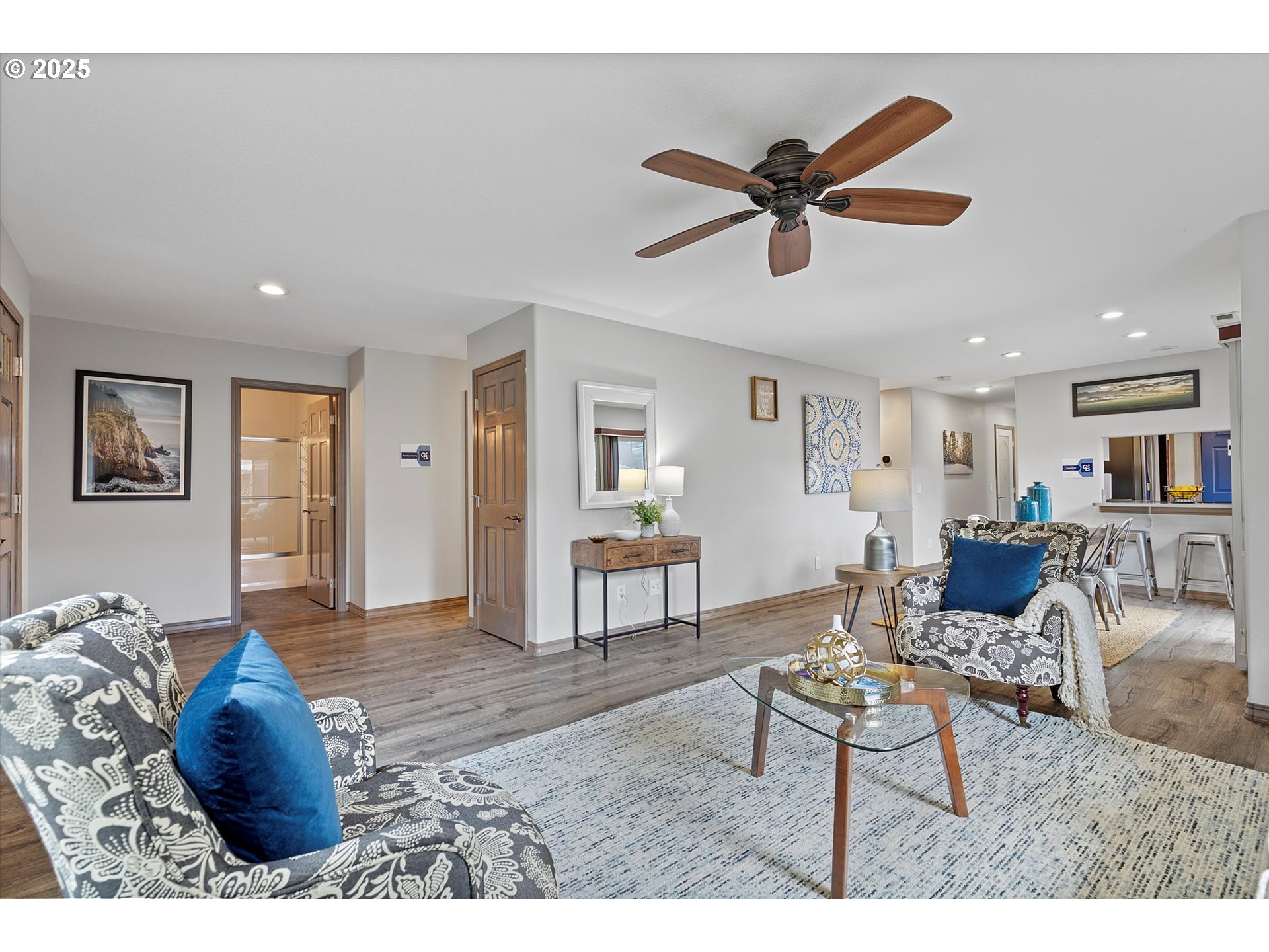1012 E FOOTHILLS DR