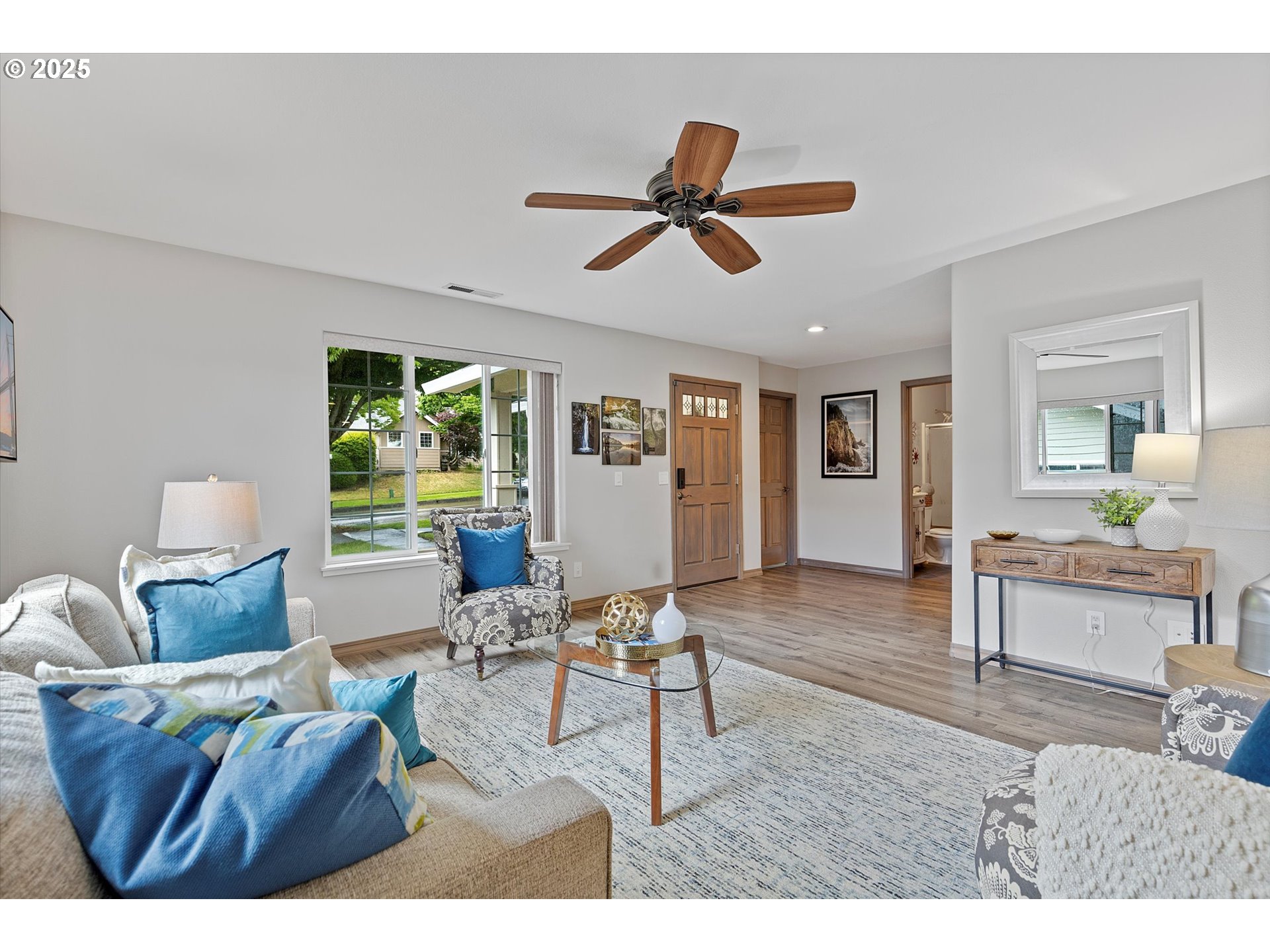1012 E FOOTHILLS DR